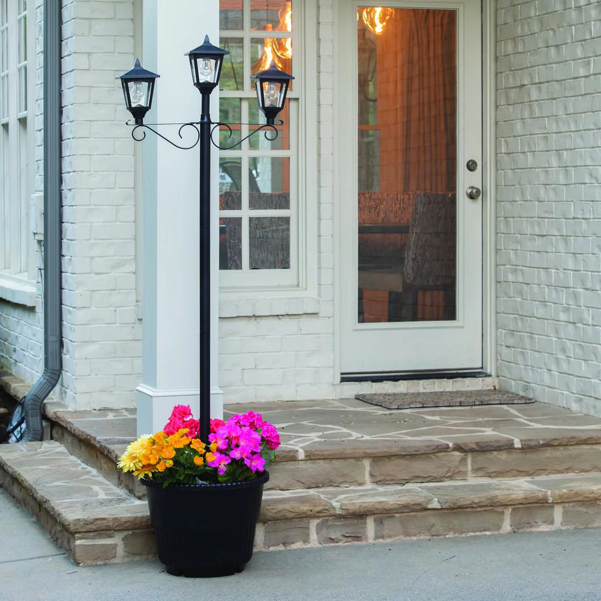 Black Triple Head Solar Lamp and Post Set with Round Planter C783